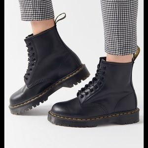 Doc Marten 1460 Bex 8 Eye Boot
